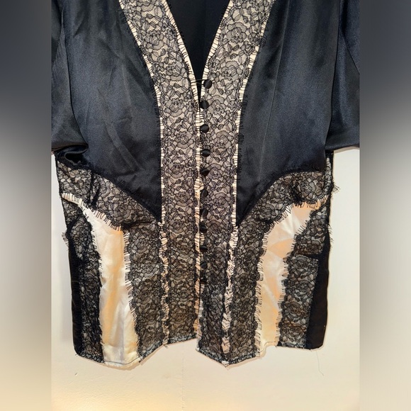 BCBGMAXAZRIA Women’s Black & Cream 100% Silk Lace Button Down Blouse Size Medium - Picture 2 of 6